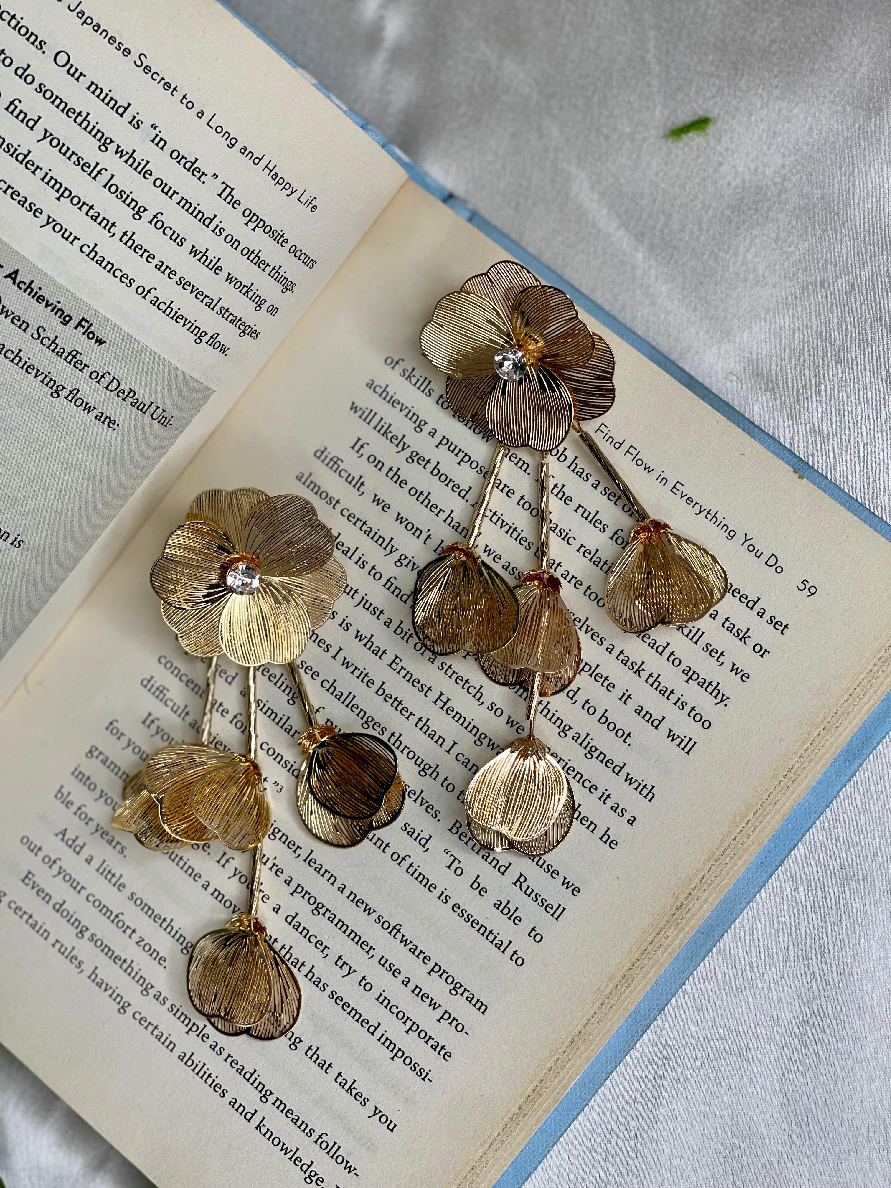 Golden Bloom Statement Set With Earrings