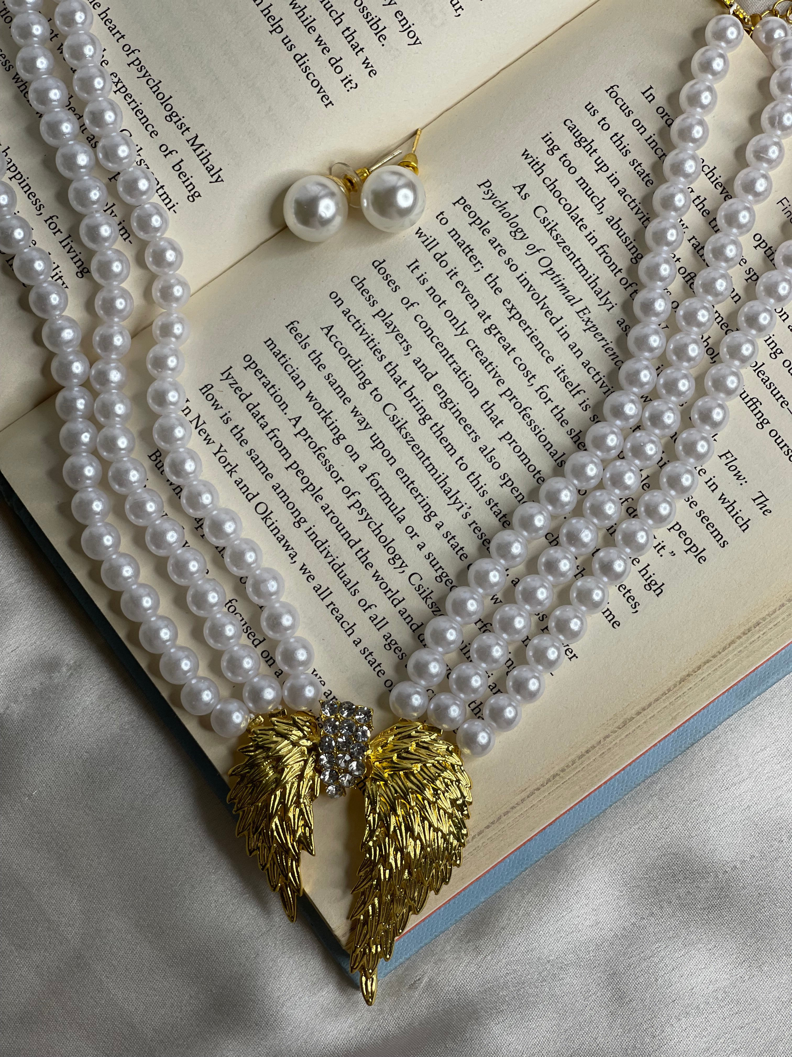 Pearl Wings Necklace Set