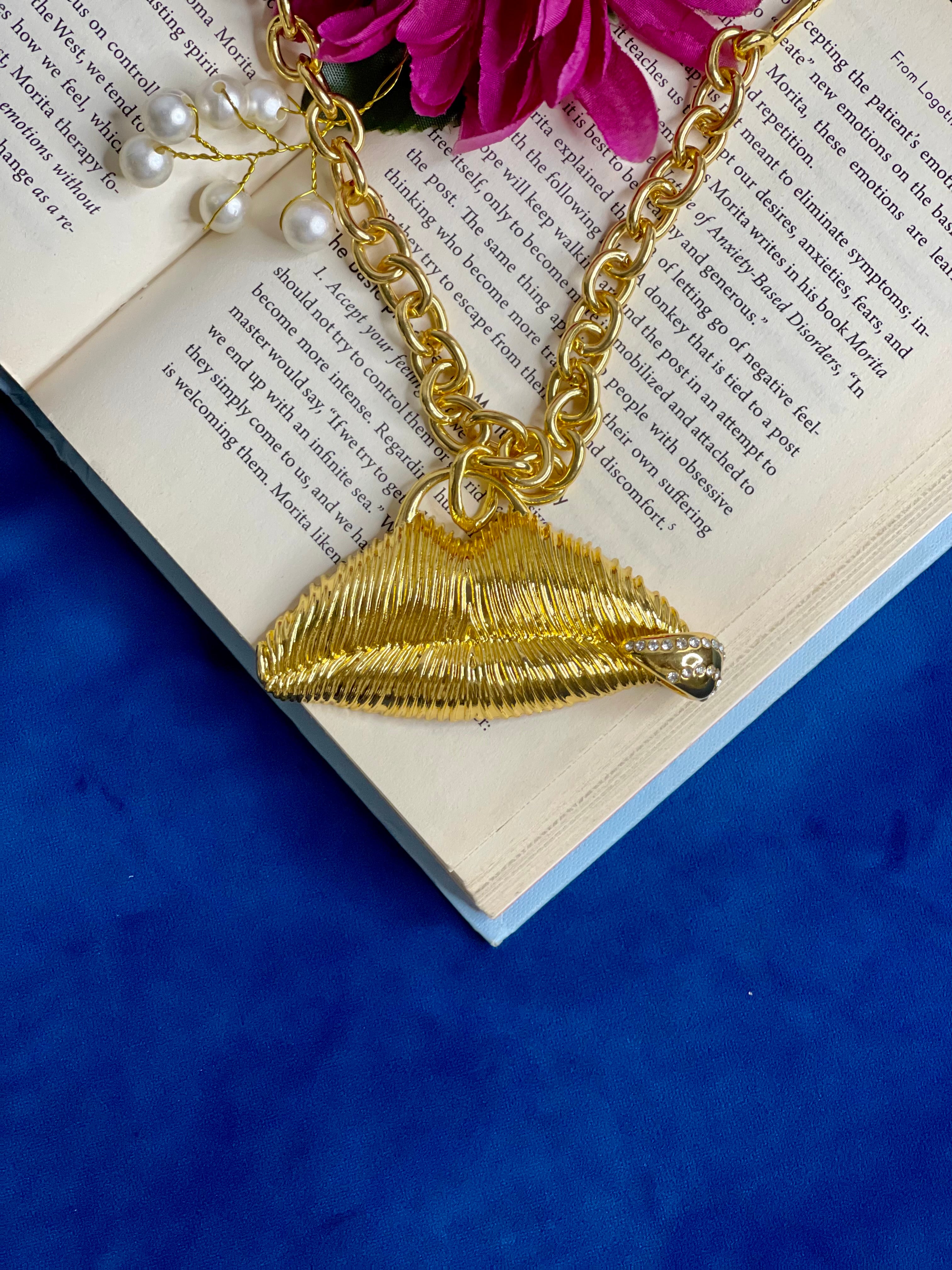 Golden Lips Necklace