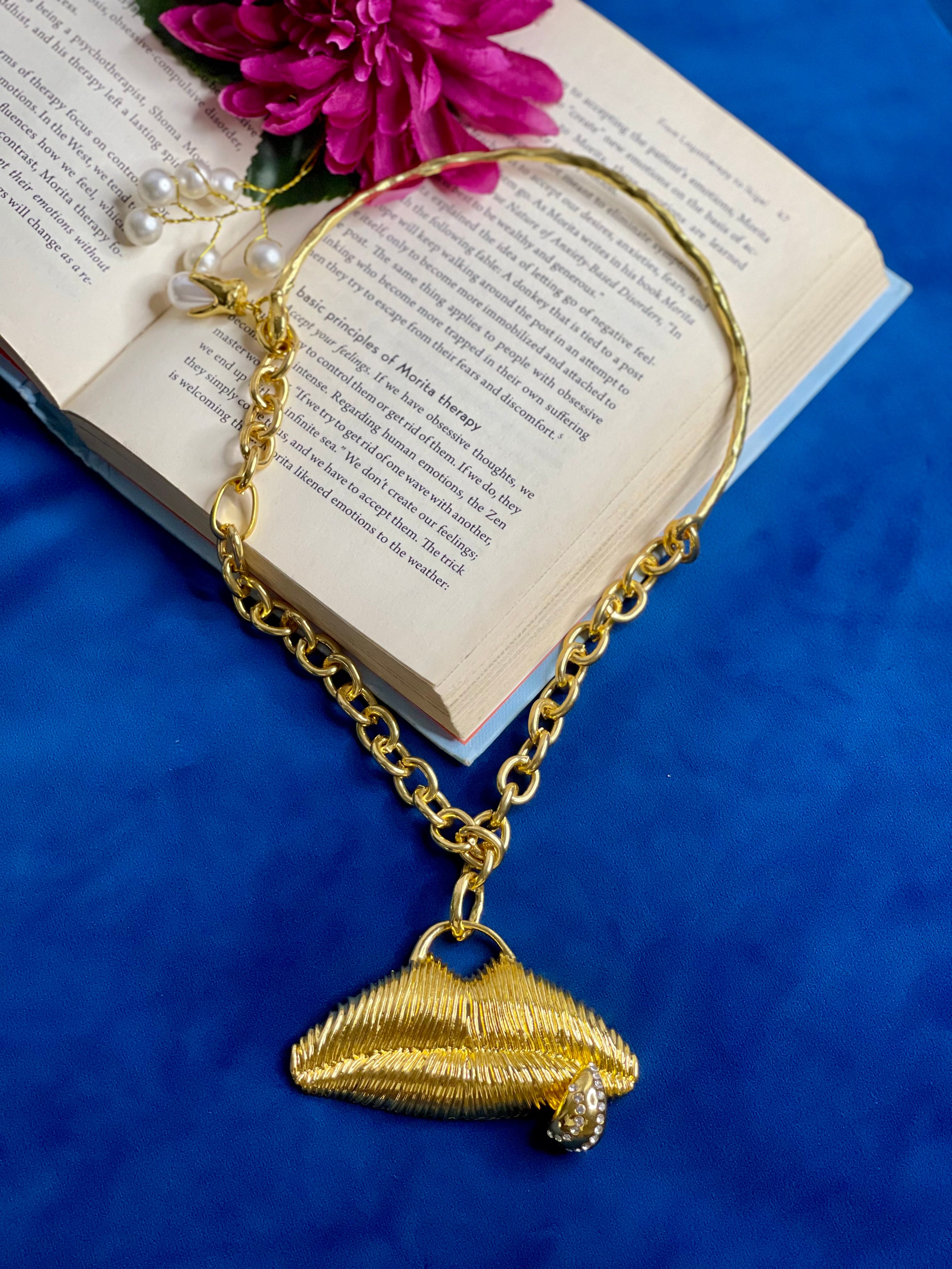 Golden Lips Necklace