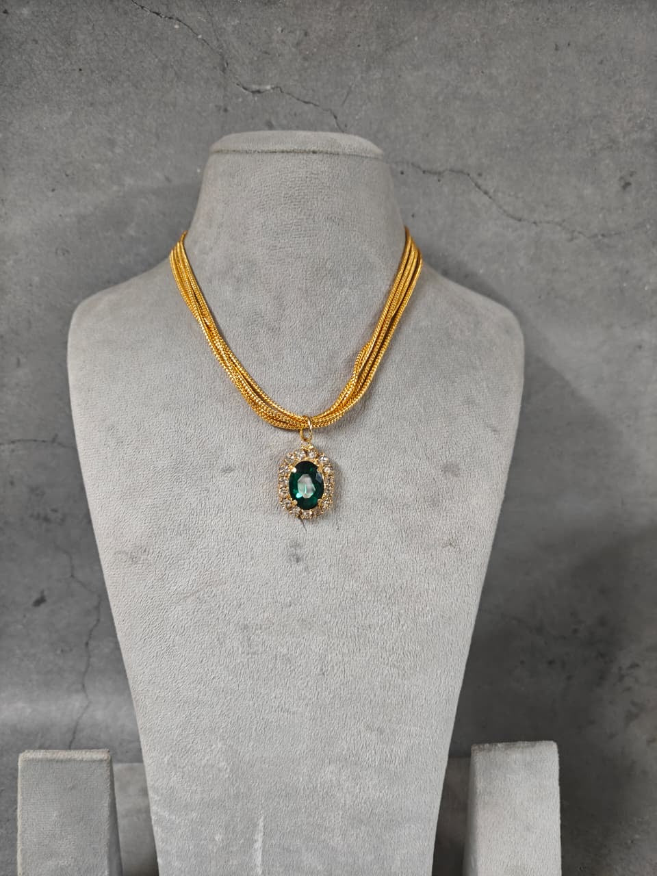 Emerald Spark Pendant Necklace Set