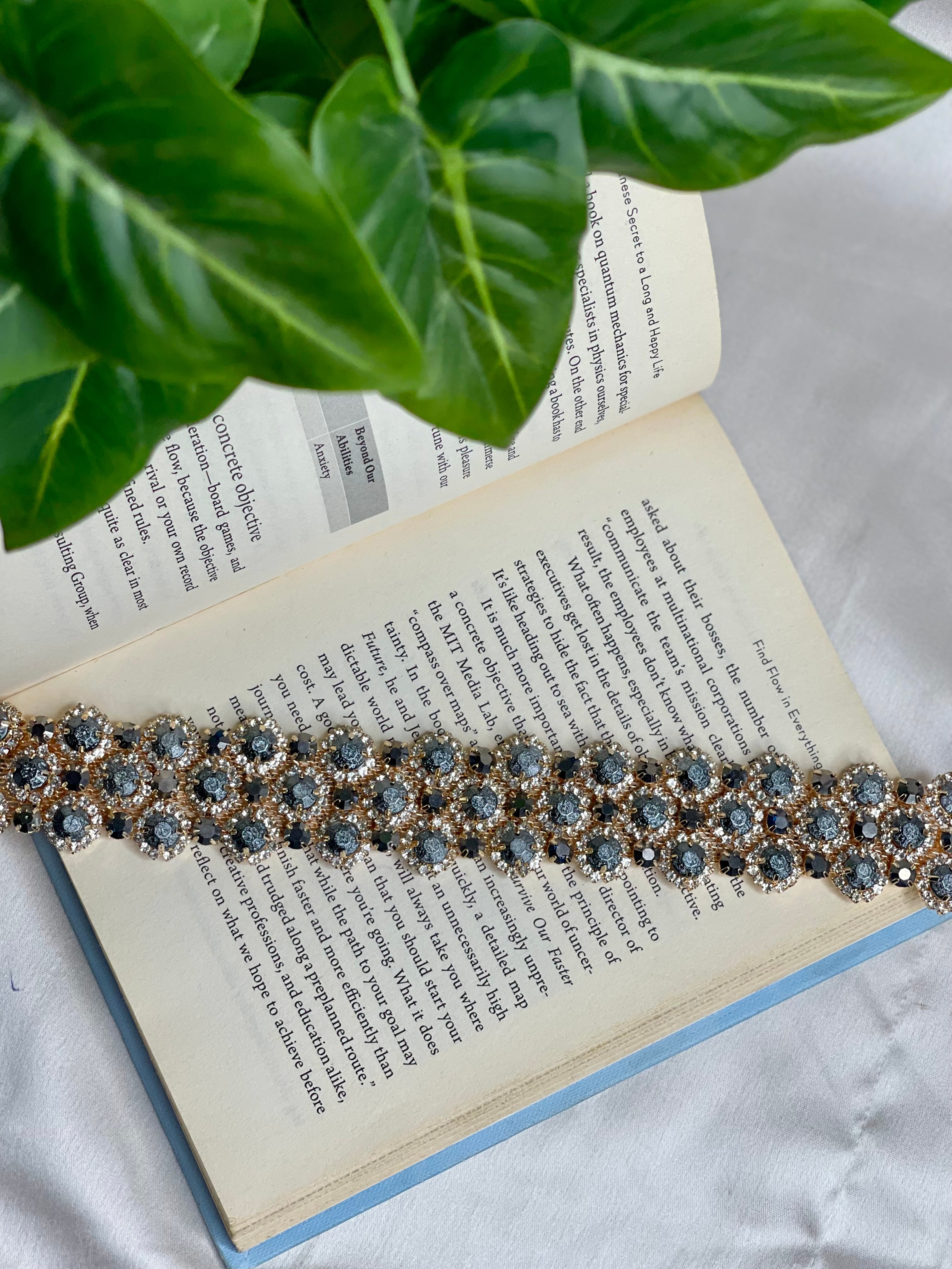 Grey Aurora Neckpiece Set