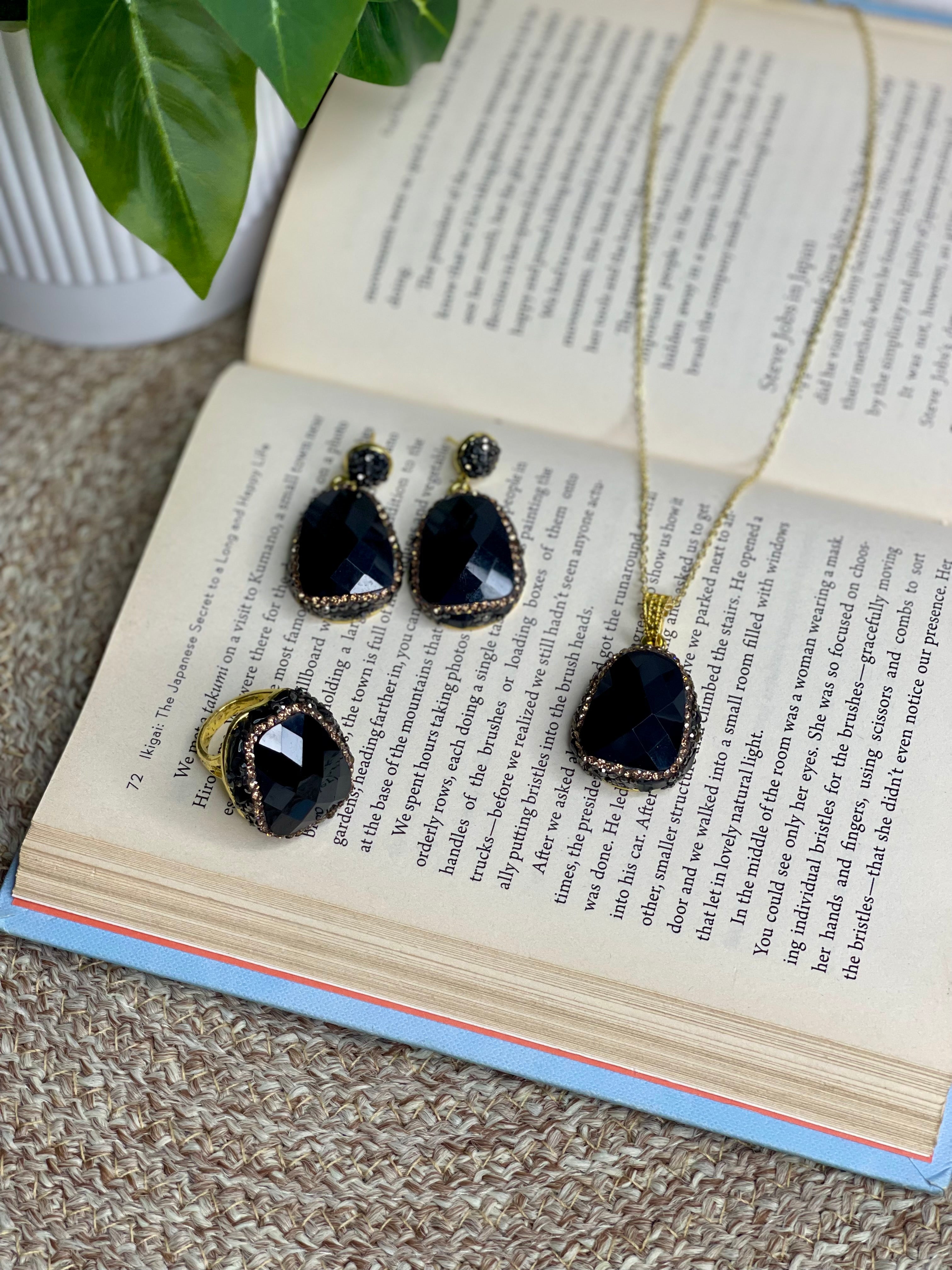 Black Gemstone Necklace Set with Ring
