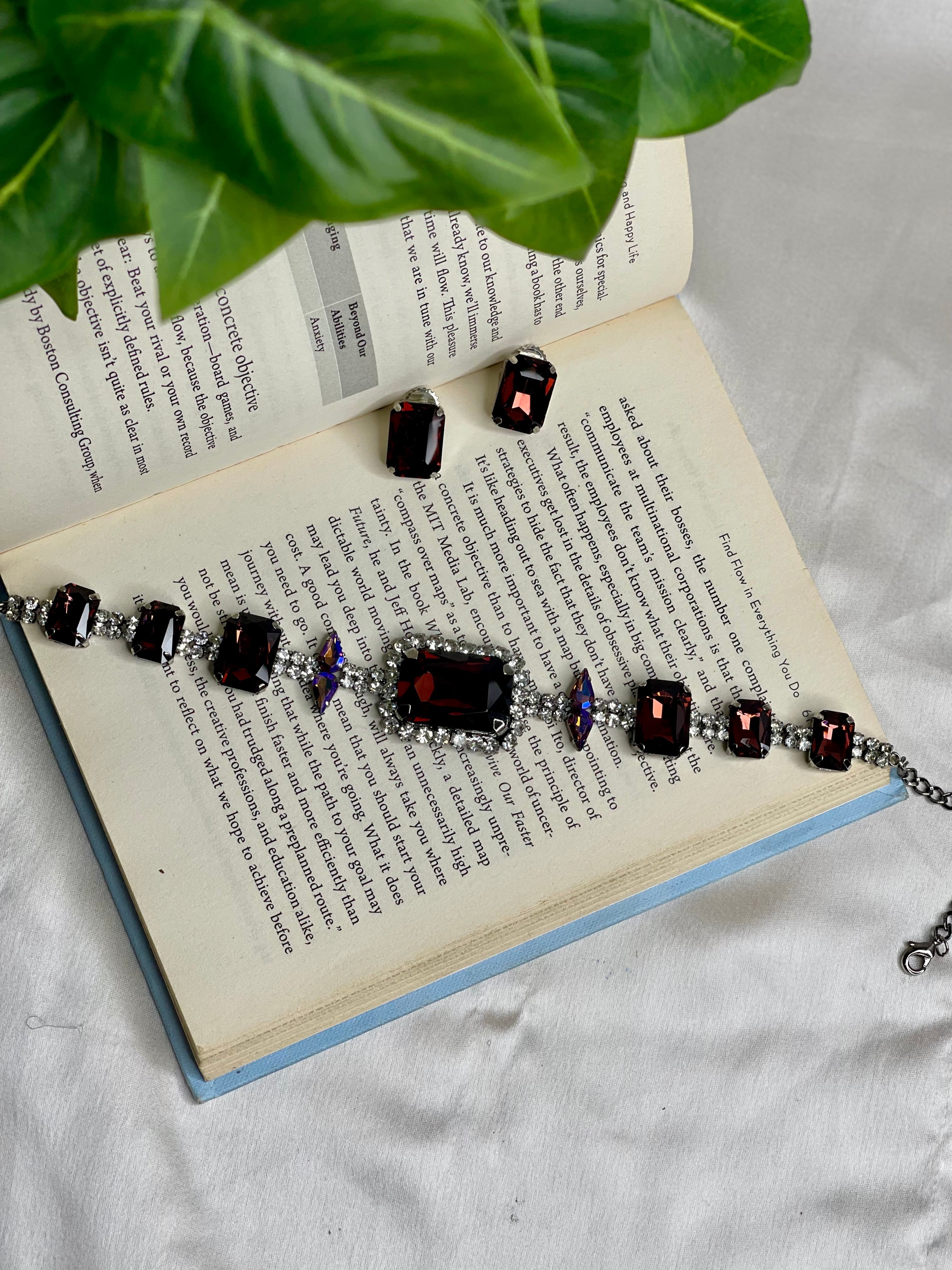 Wine Glimmer Neckpiece Set
