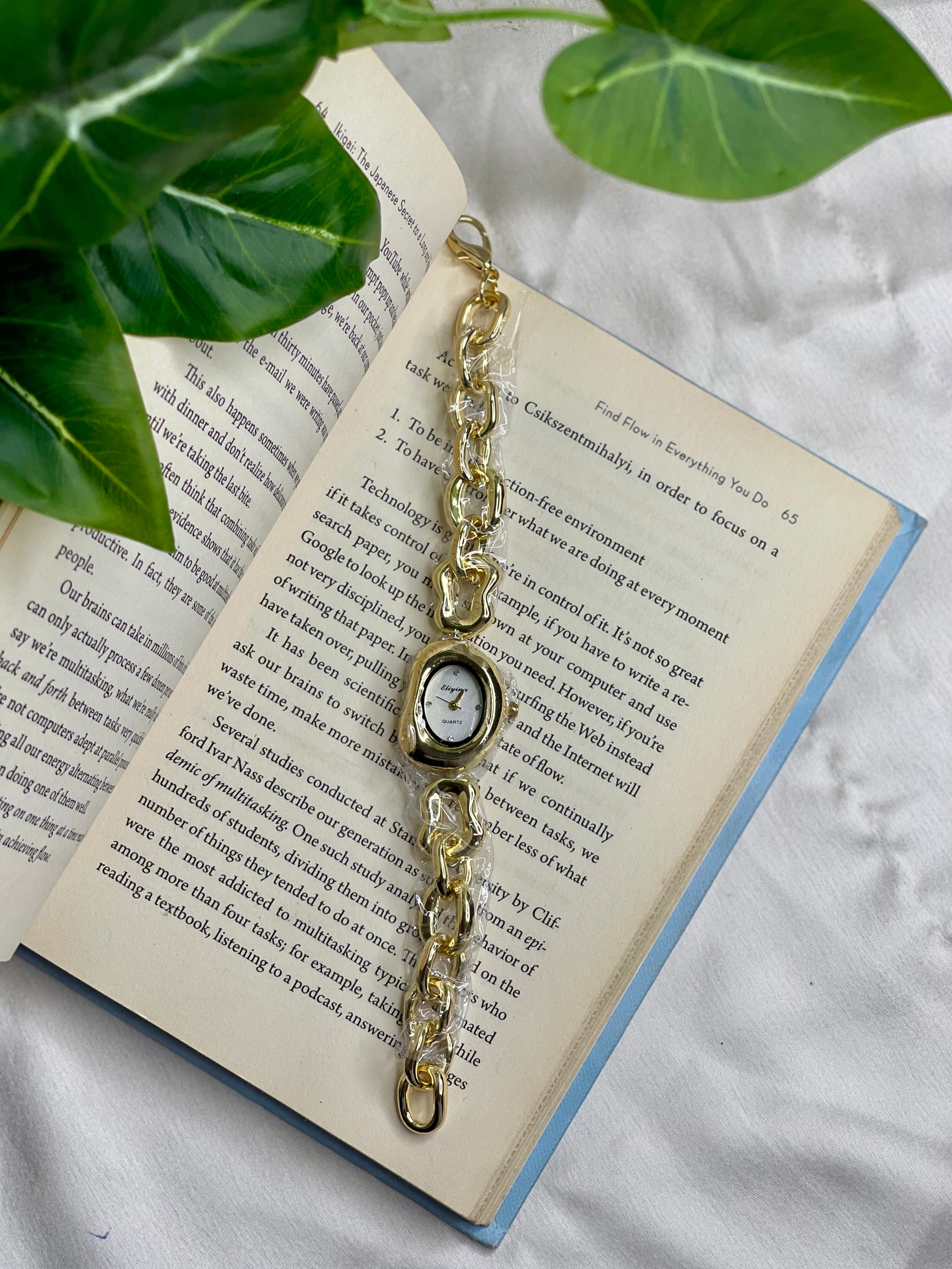White Vintage Chain Watch