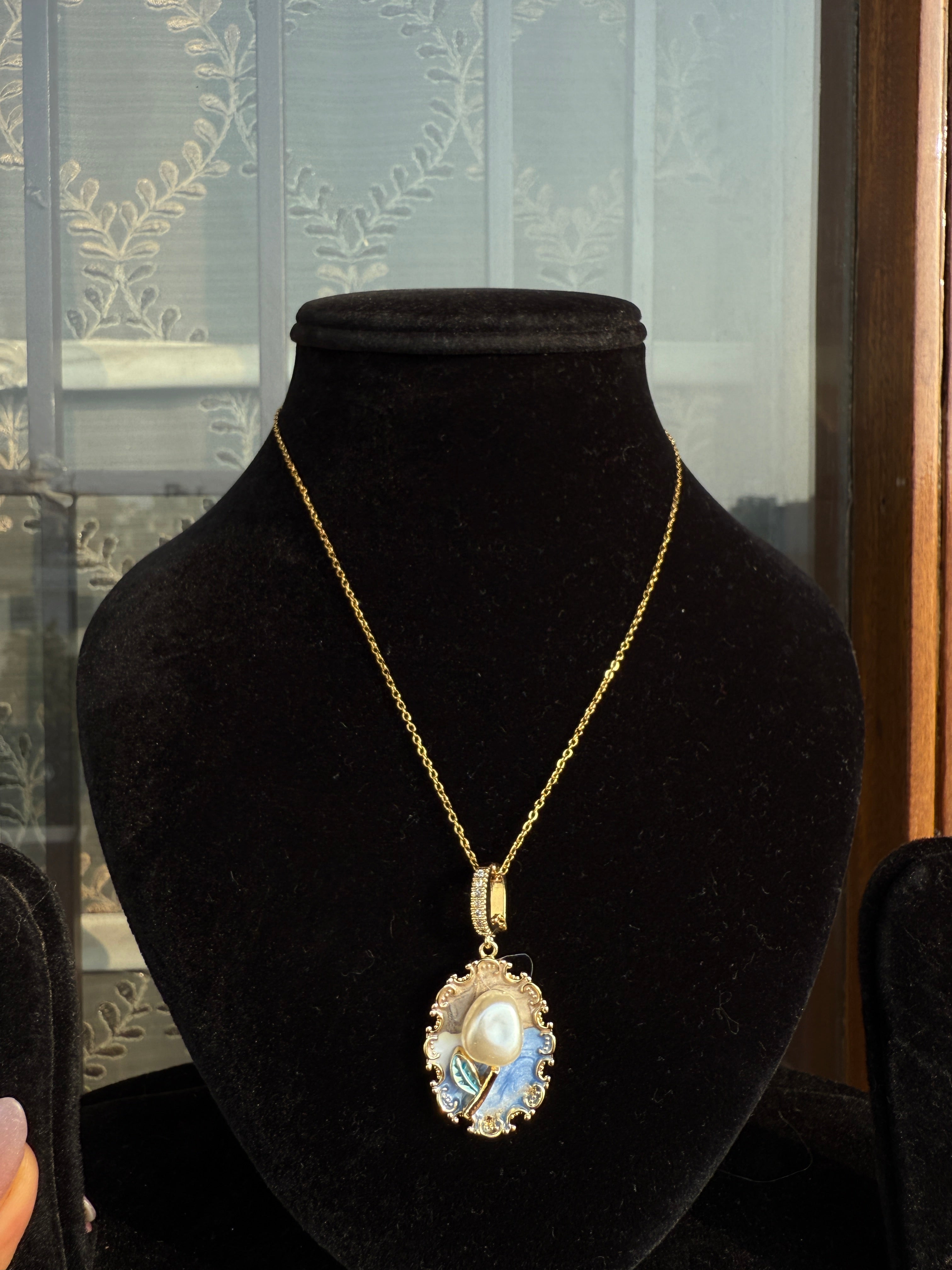 Pearl Leaf Pendant Necklace