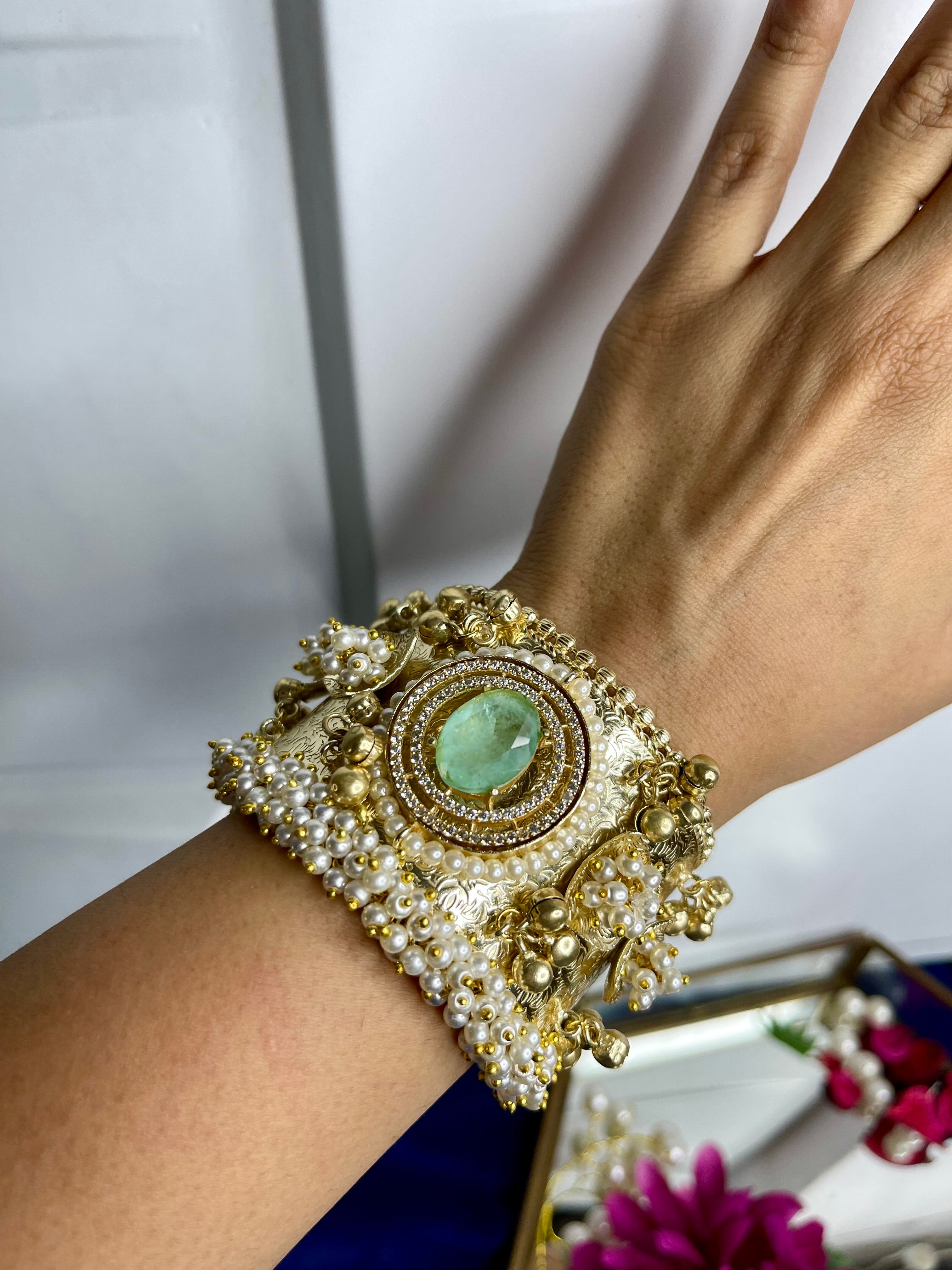 Mint Majesty Pearl Kada