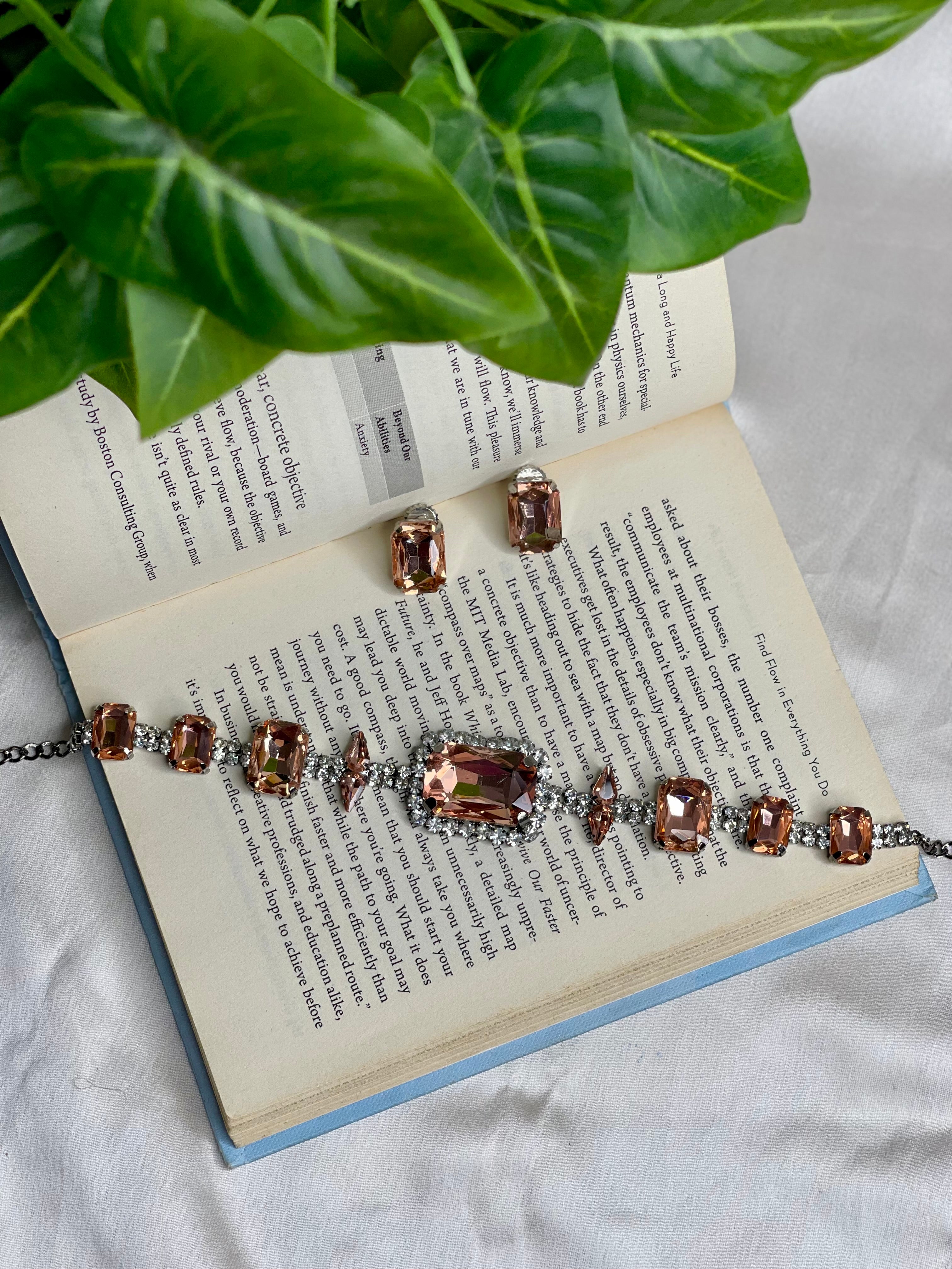 Peach Glimmer Neckpiece Set