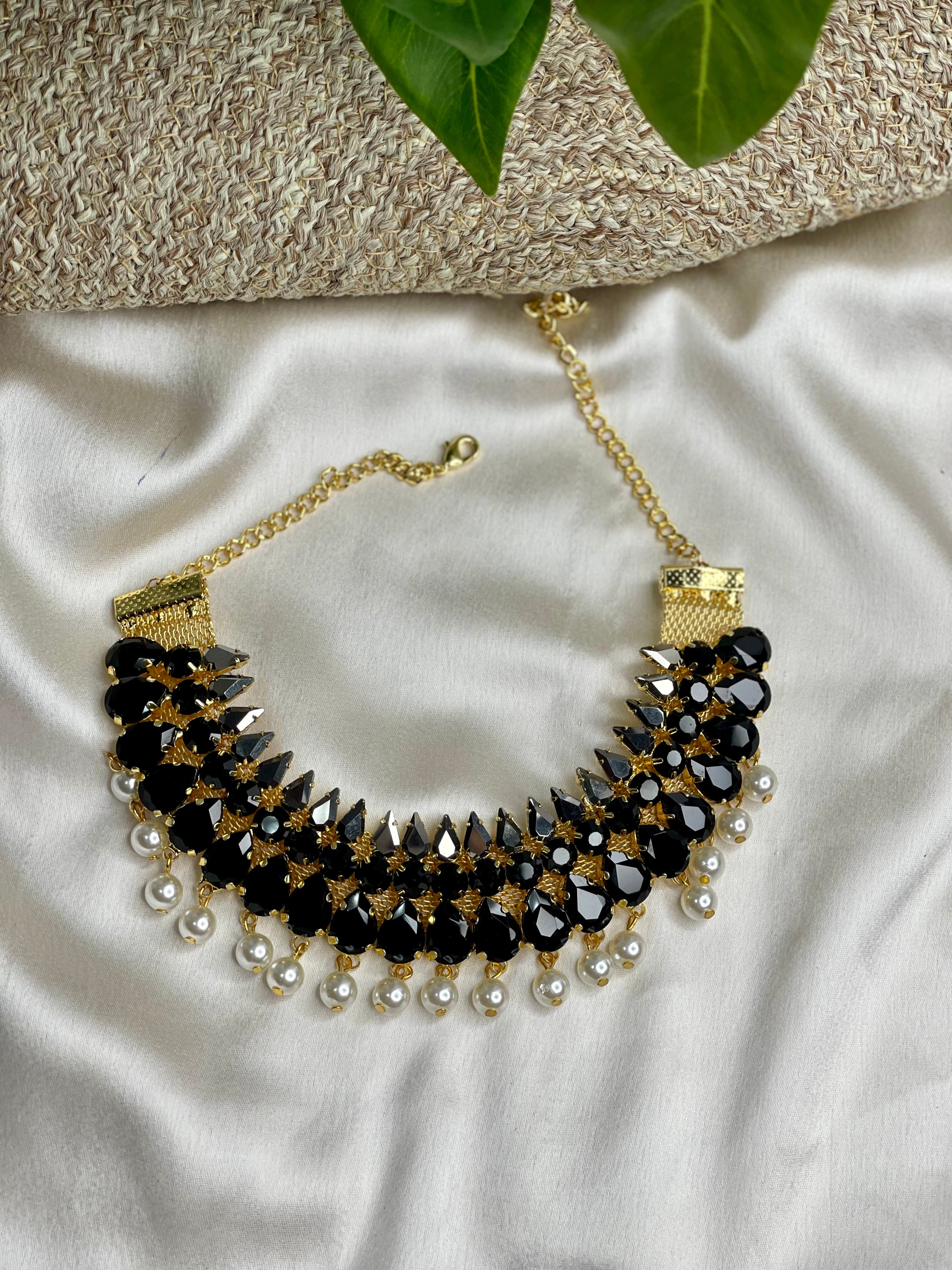 Black Bliss Neckpiece Set
