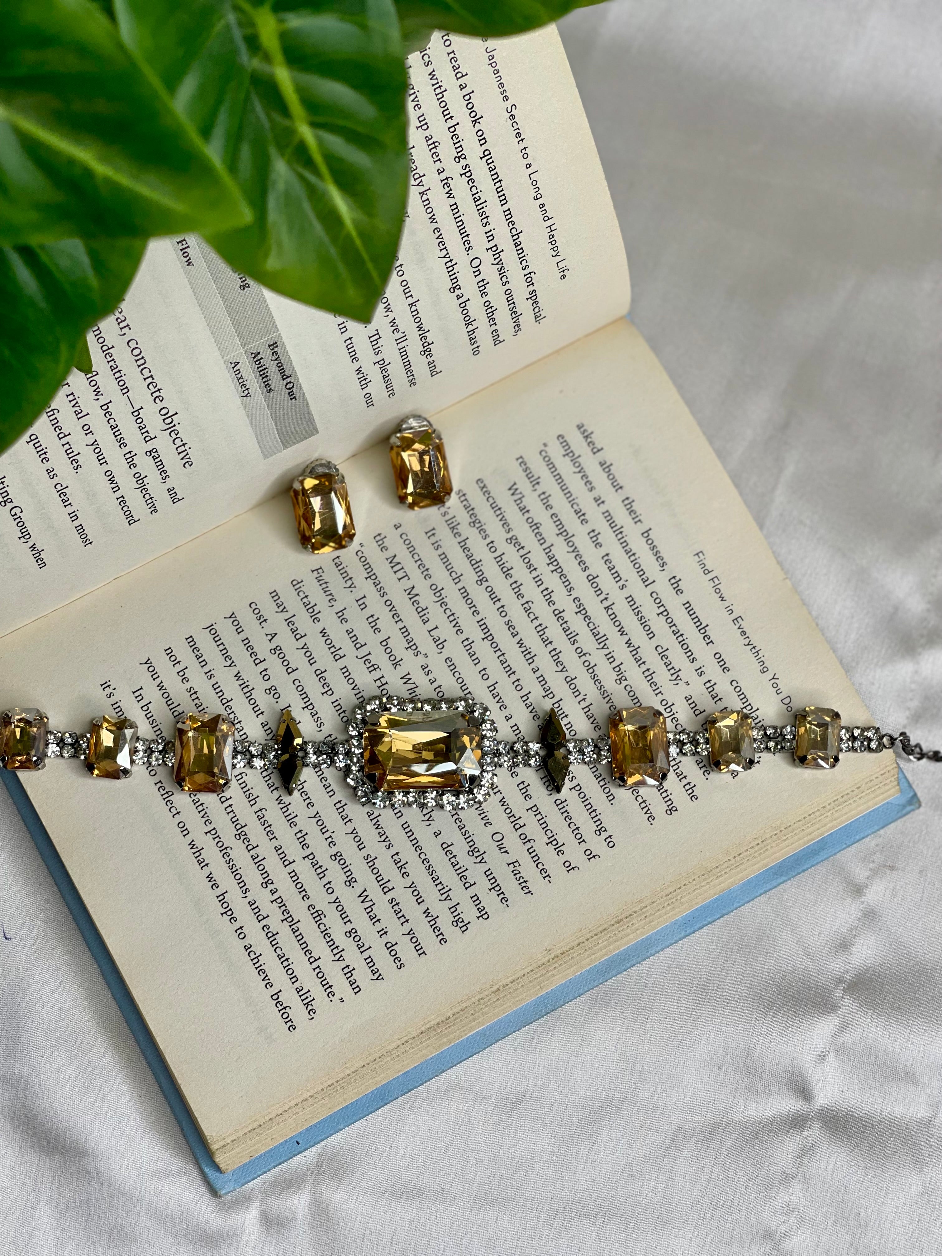 Yellow Glimmer Neckpiece Set