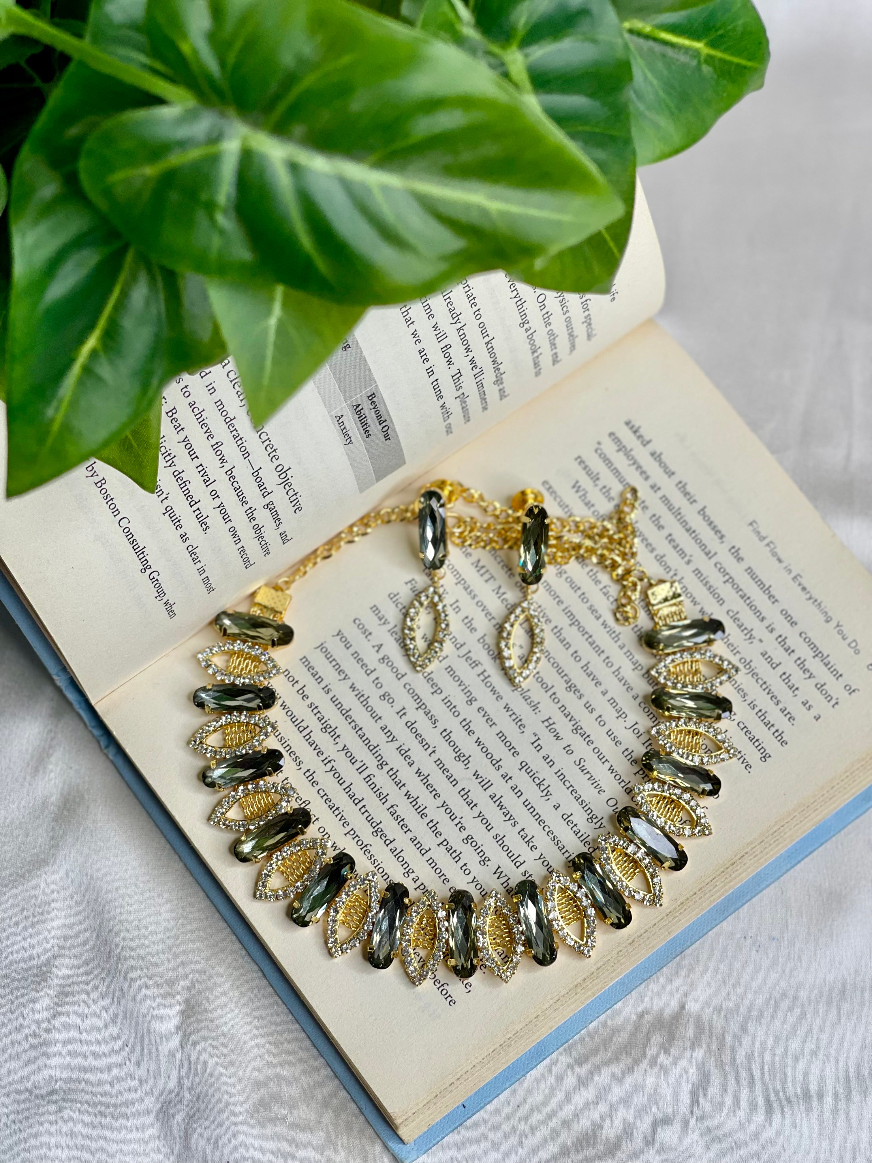 Green Radiant Neckpiece Set