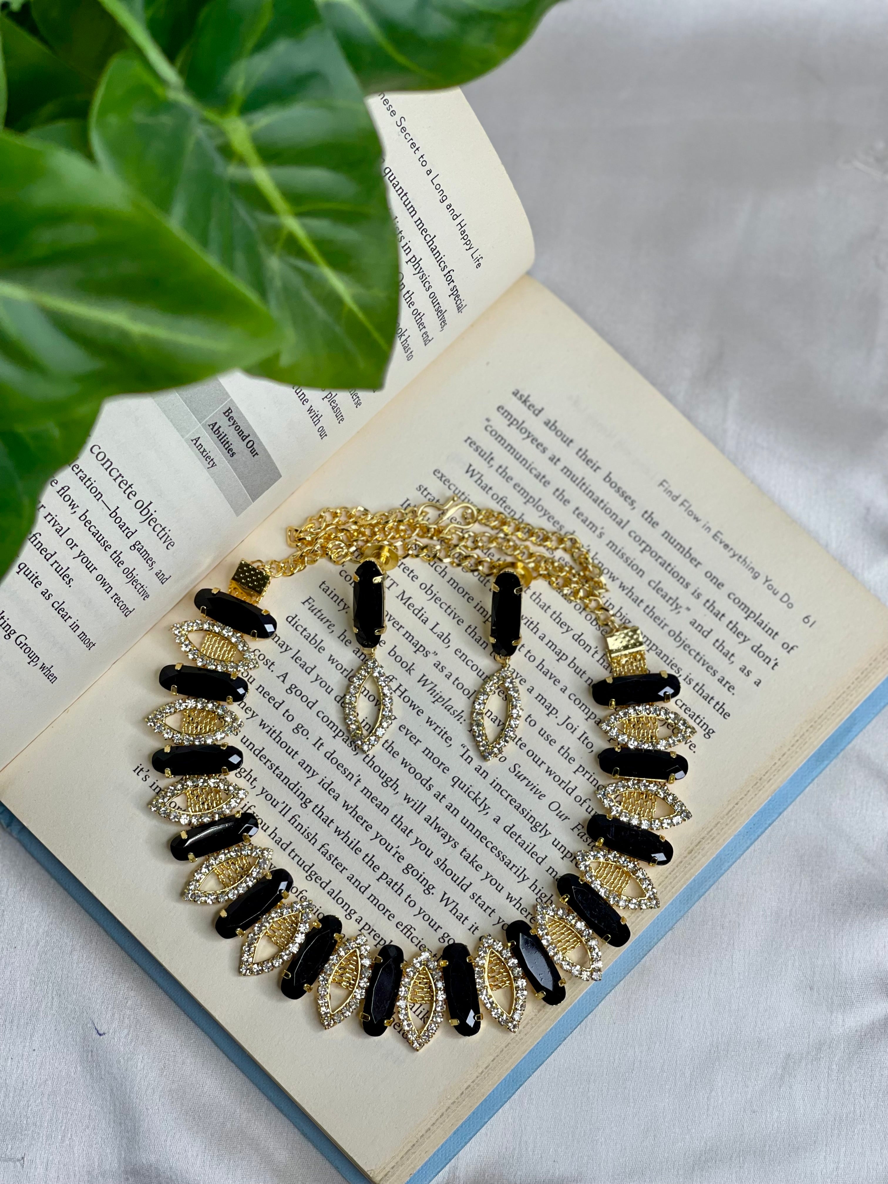 Black Radiant Neckpiece Set
