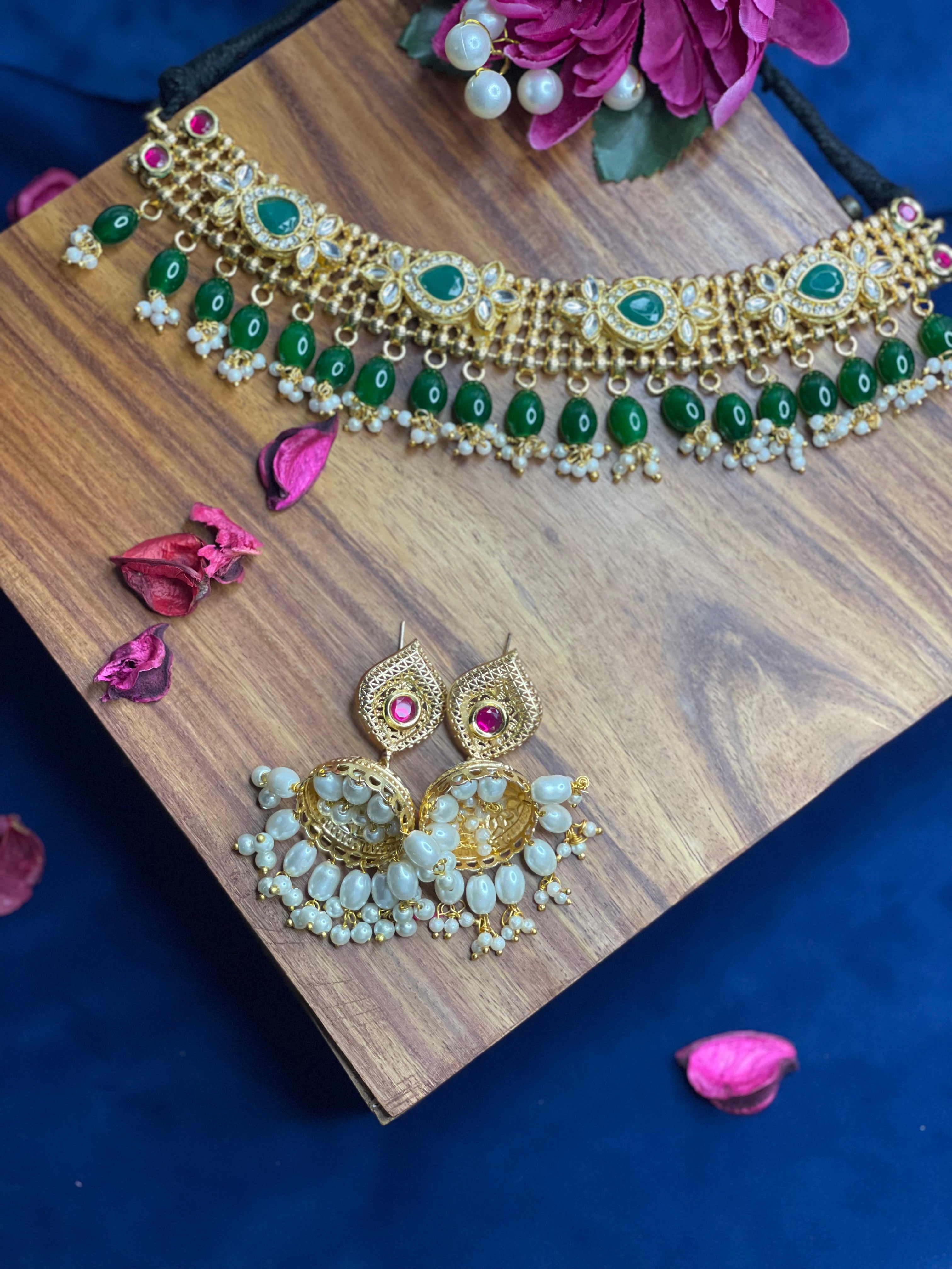 Emerald Noorva Necklace Set