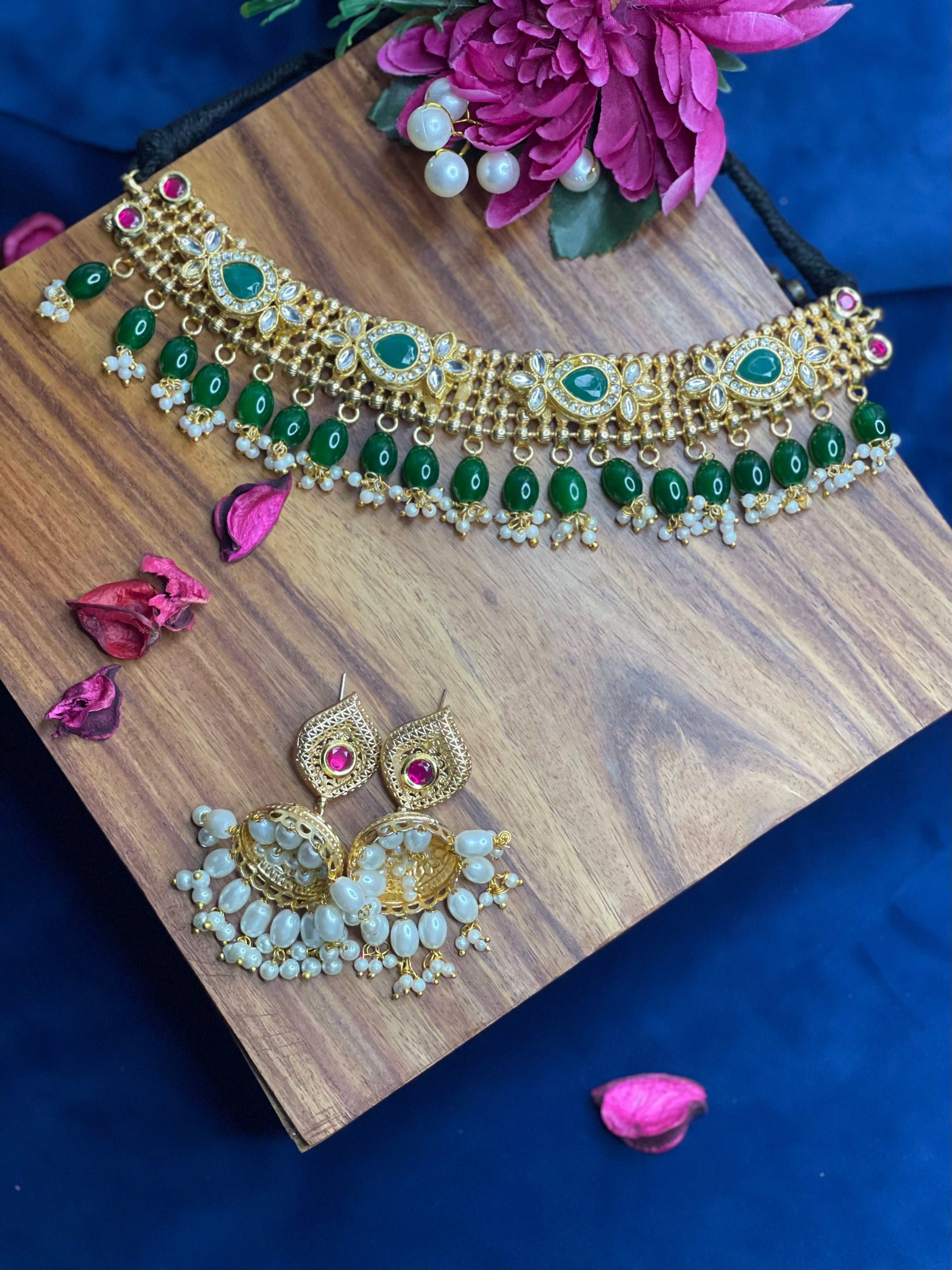 Emerald Noorva Necklace Set