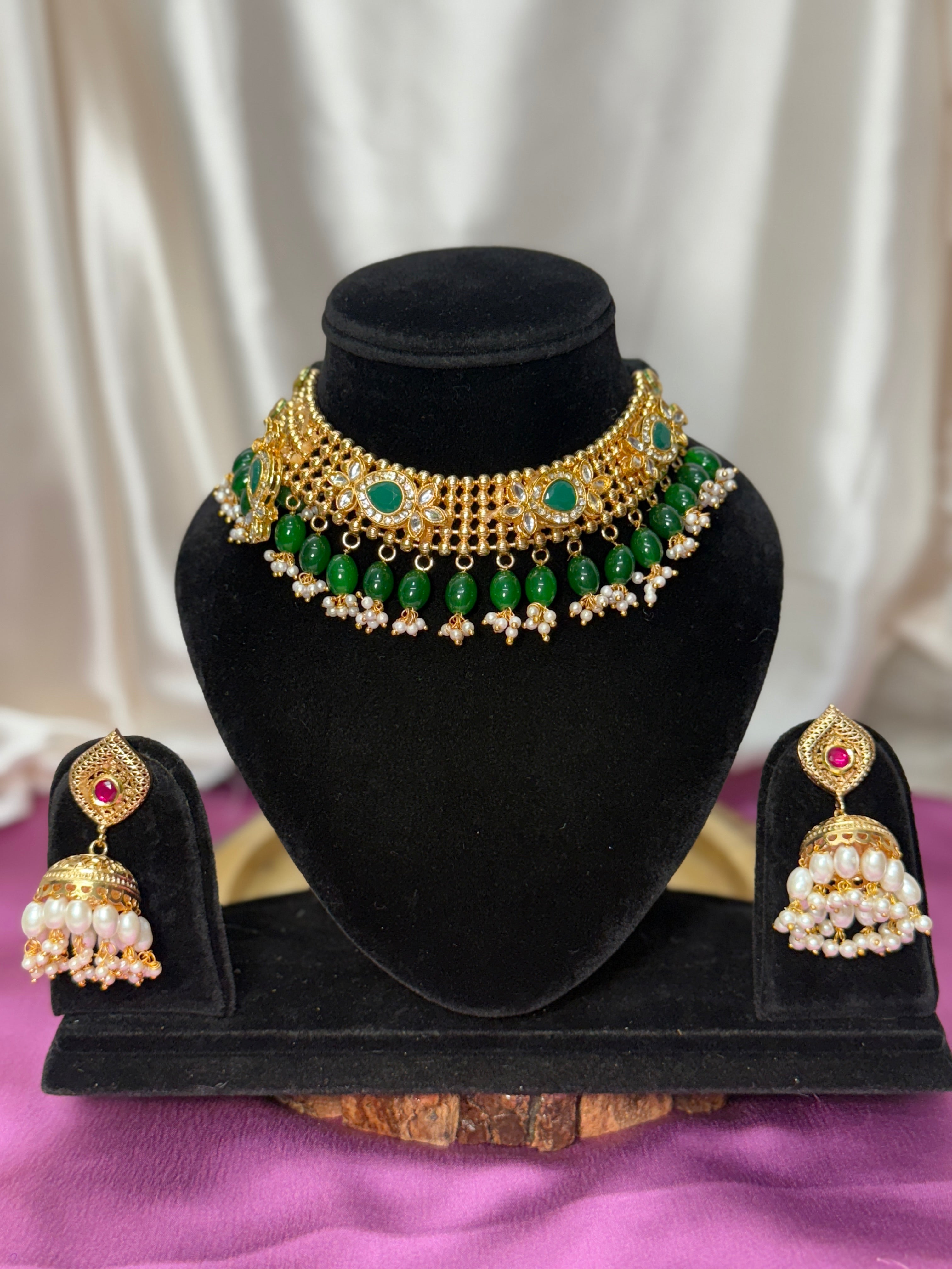 Emerald Noorva Necklace Set