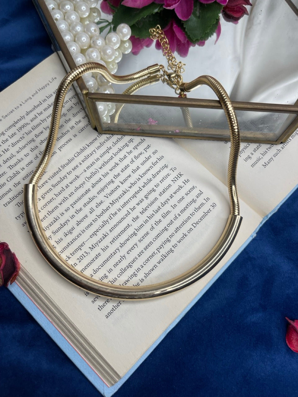 Sleek Line Golden Necklace