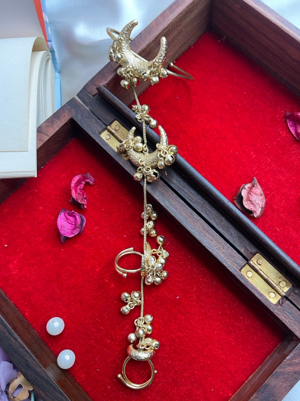 Golden Chandrika Hathphool