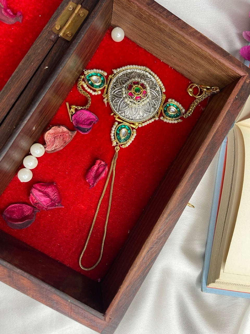 ⁠Emerald Rajwadi Fusion Hathphool