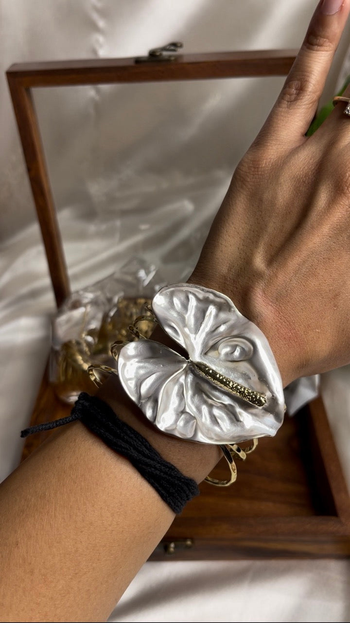 Ivory Aura Turkish Handcuff