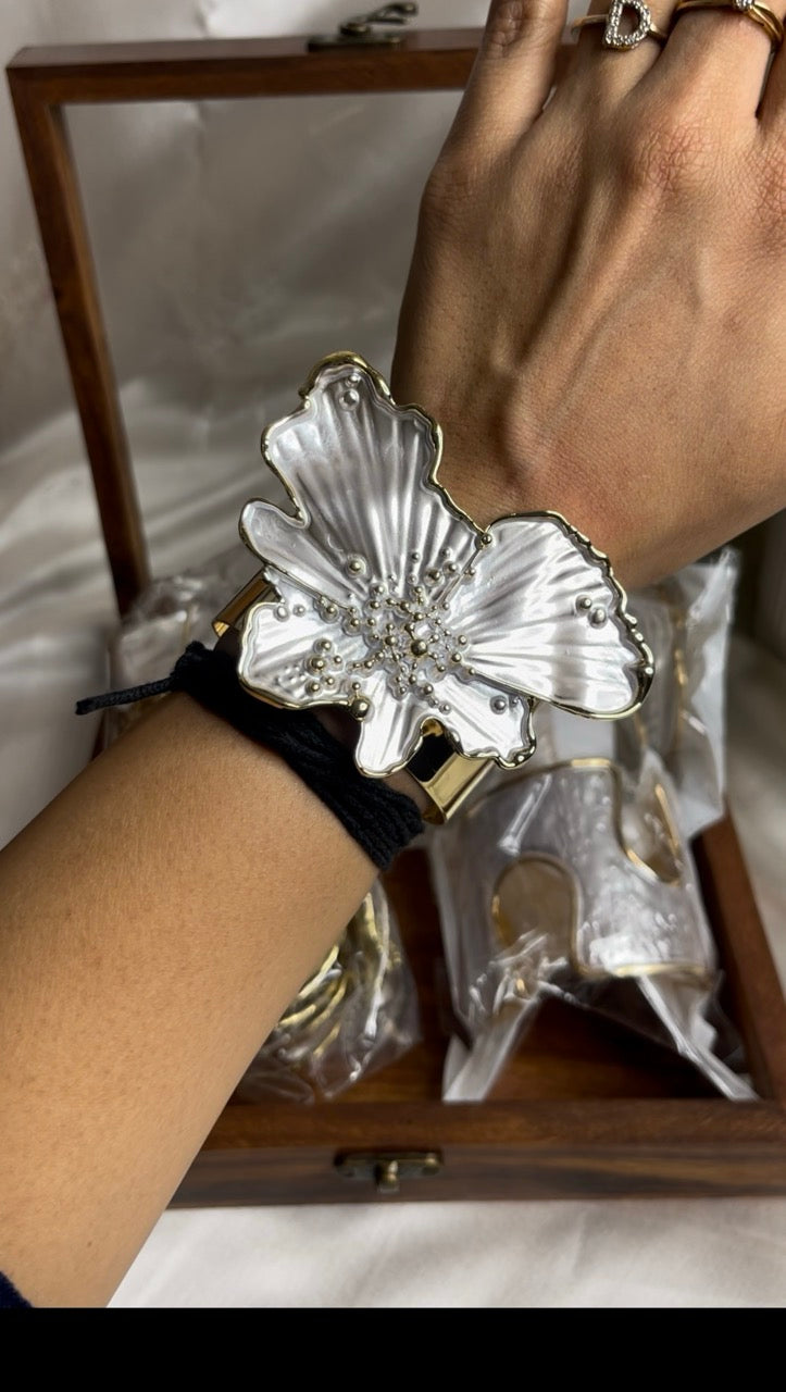 Ivory Blossom Turkish Handcuff